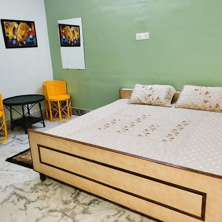 Yellow Homestay - Modern 2Bhk Ac Stay 贾巴尔普尔 外观 照片
