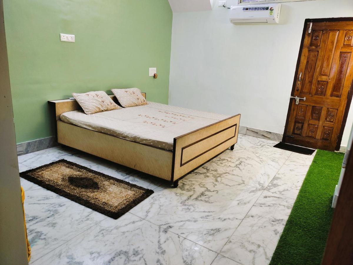 Yellow Homestay - Modern 2Bhk Ac Stay 贾巴尔普尔 外观 照片